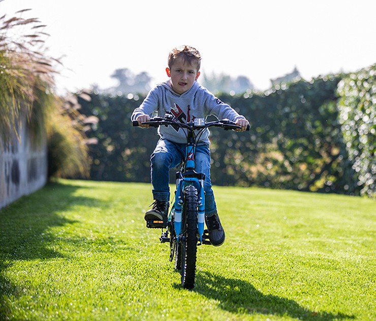 由于儿童自行车运动有如此多的巨大好处,所以,在孩子达到一定年龄的